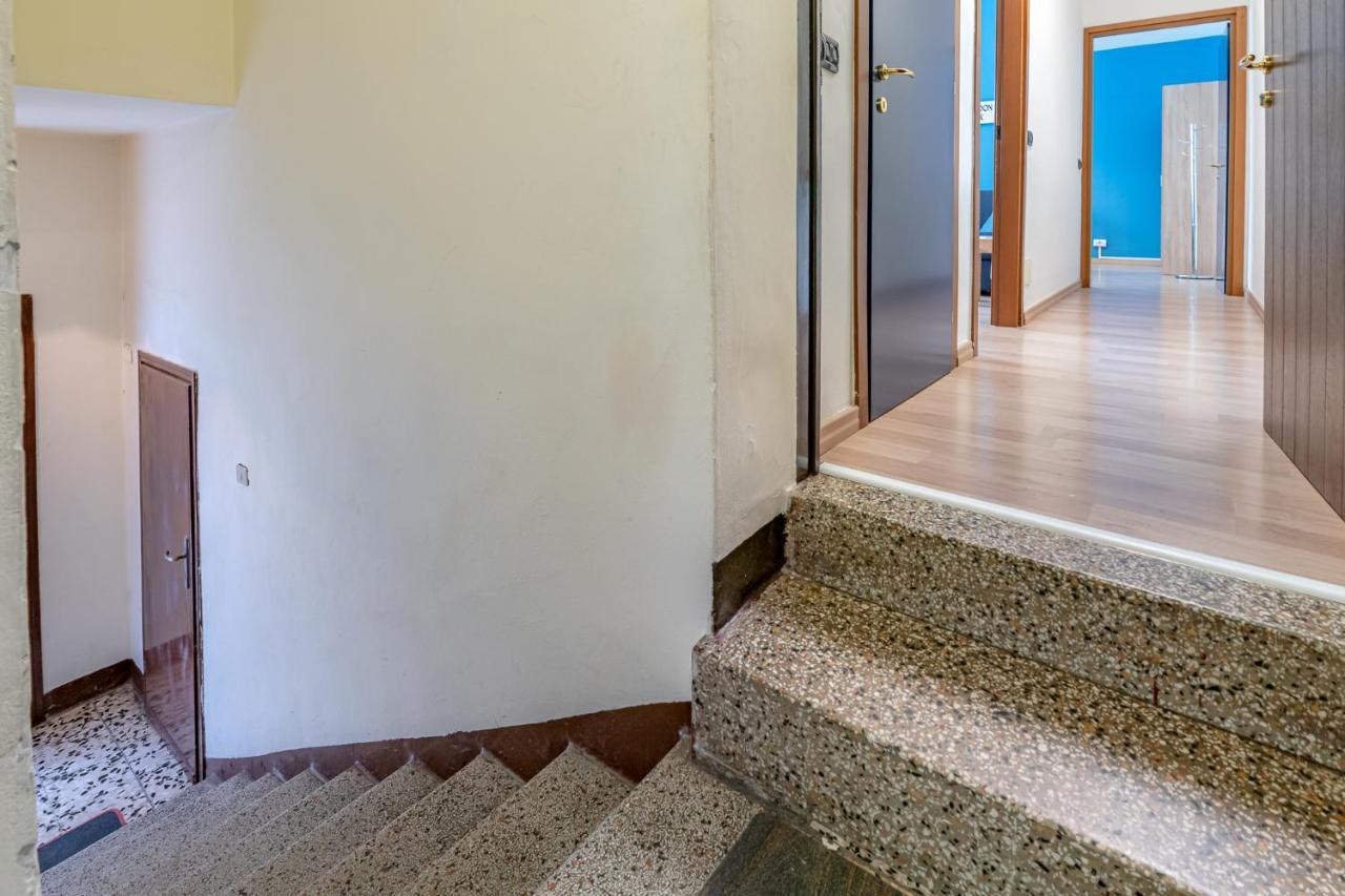 Bilocale Blue Relax Apartment Erba Luaran gambar